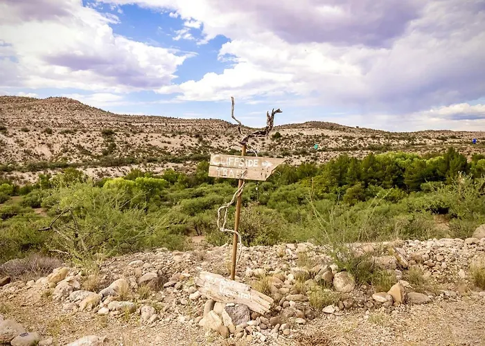 Amazing Unique Barrel Pod With Incredible Views For An Unforgettable Romantic Getaway Near Montezuma, Arizona Holiday home